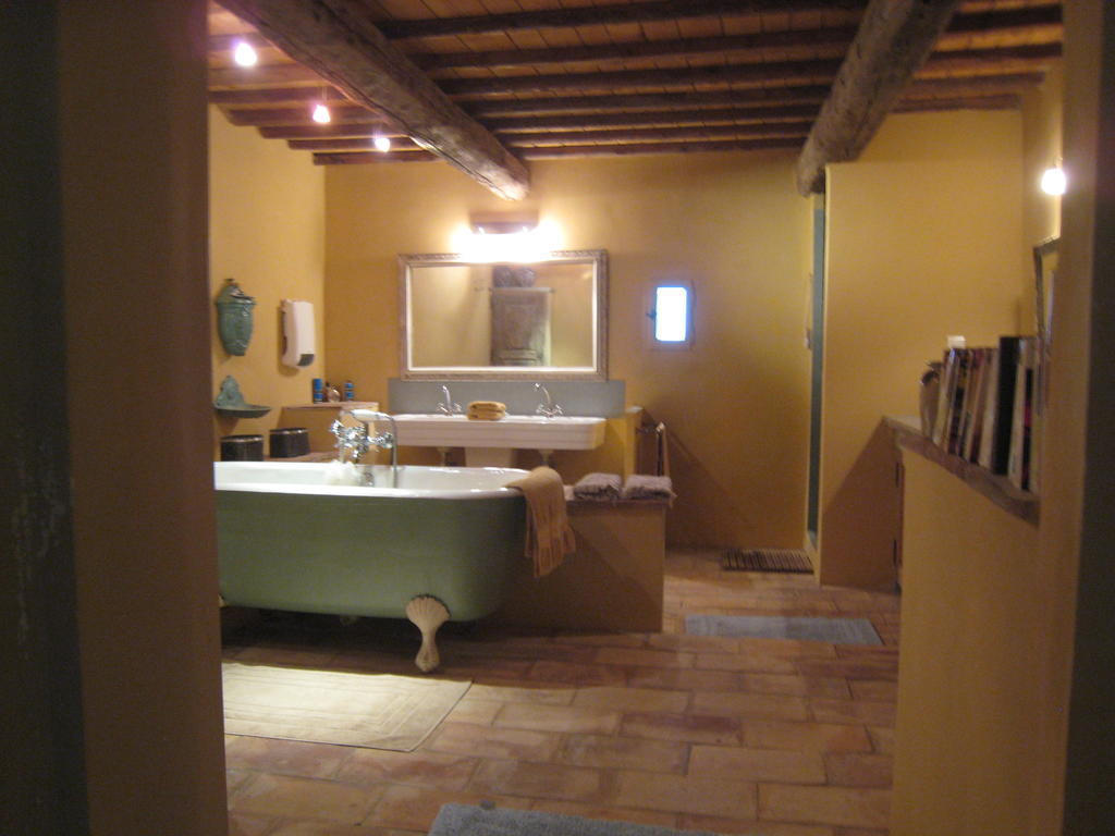 Bed and Breakfast Mas Du Moutet La Capelle-et-Masmolene Zimmer foto